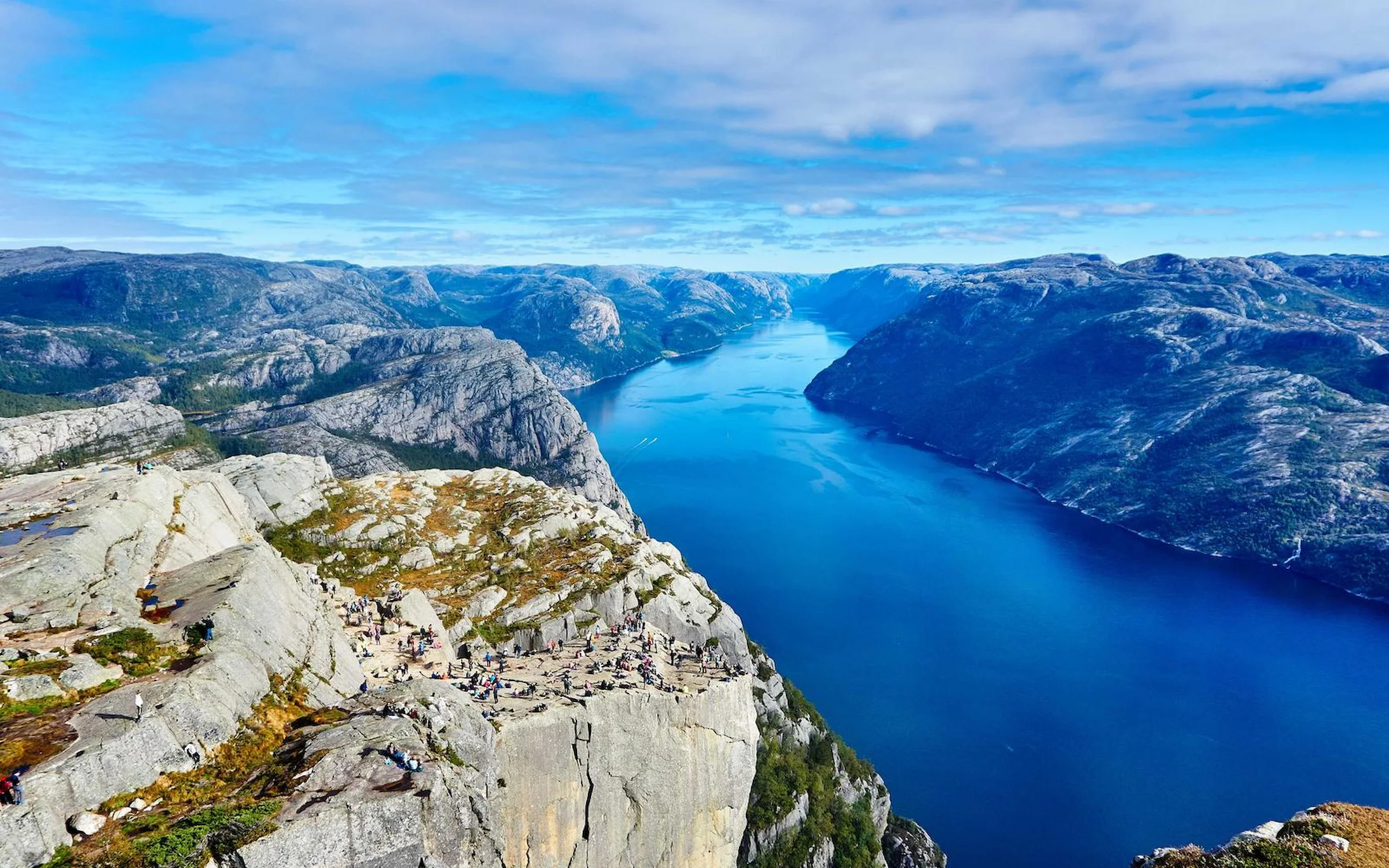 Le Lysefjord vu du haut du Preikestolen, en Norvège