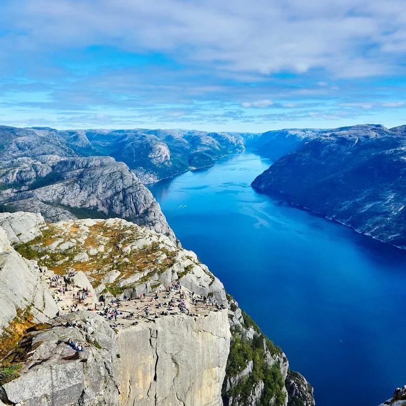 Le Lysefjord vu du haut du Preikestolen, en Norvège