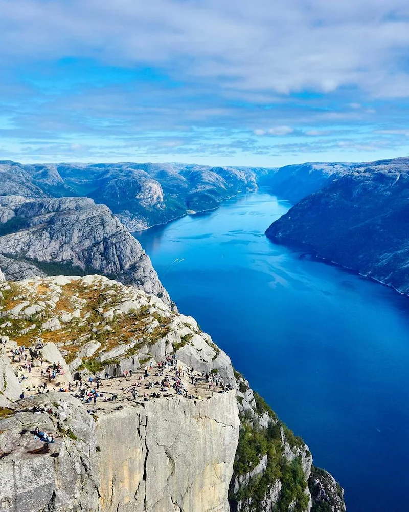 Le Lysefjord vu du haut du Preikestolen, en Norvège